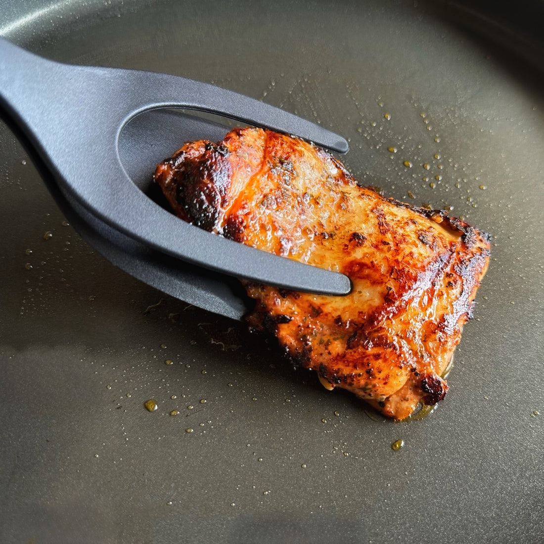 Grip Flip Tongs Clamp for Easy Cooking, Serving