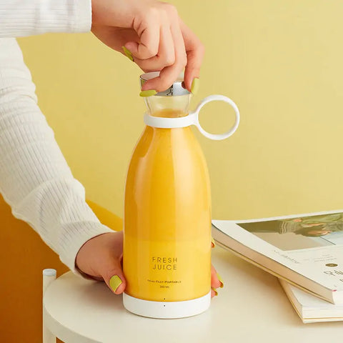 Portable fresh fruit blender for making smoothies and juices on the go, compact, rechargeable, and perfect for quick, mess-free blending.
