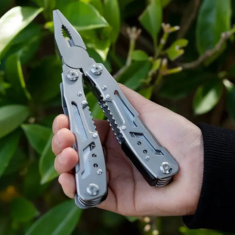 Features knife, pliers, screwdrivers